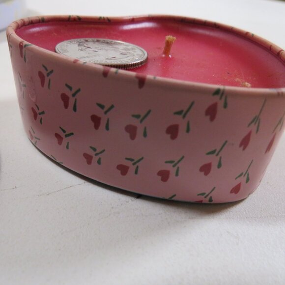 Brighton Sunflower Heart Shaped Tin & Candle in metal tin (Valentine's Day) - Picture 9 of 10